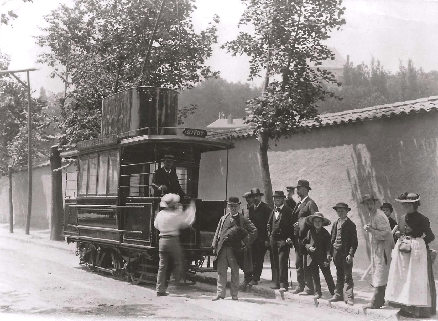 Lire la suite à propos de l’article Le premier tram électrique de l’agglo’lyonnaise a roulé à Sainte Foy – Le Progrès – 20 août 2017