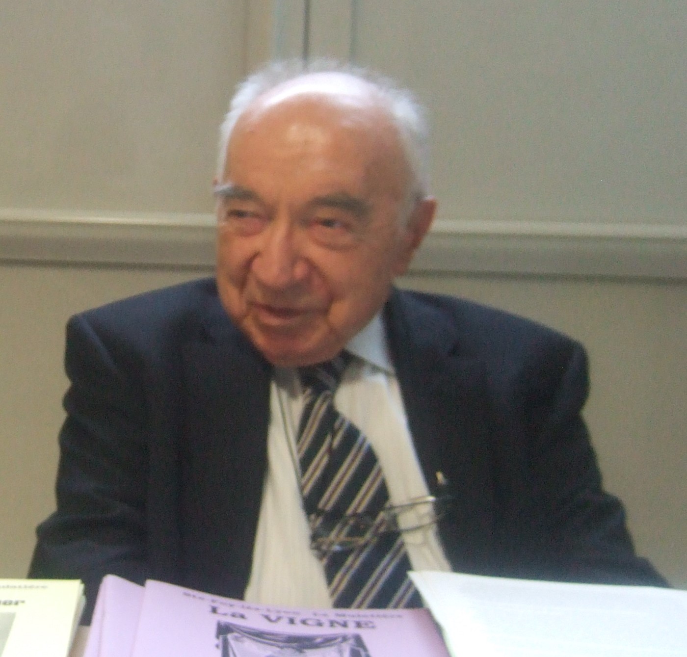 Lire la suite à propos de l’article Sainte-Foy-lès-Lyon – Jean-Jacques MORÉTEAU – Le Progrès – 13 septembre 2012 